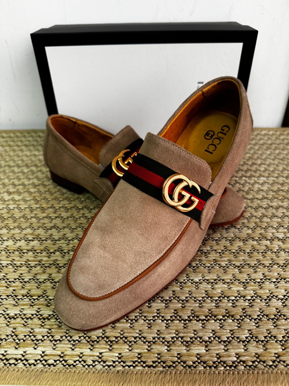 Sapato Loafer Social Gucci Italy em Camurça "GG"